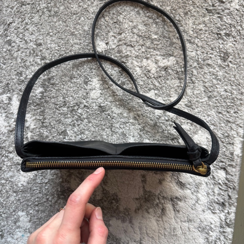 Madewell The Knotted Crossbody Bag in Black Leather - Picture 3 of 11